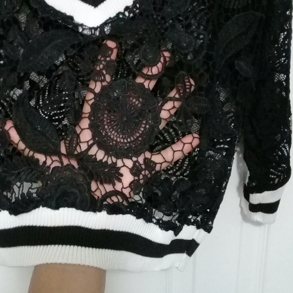 Black Lace Top With White Stripe Detail - Picture 5 of 5